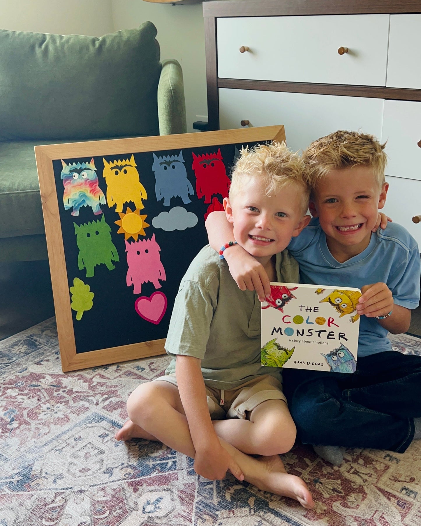 THE MONTHLY BOOK & FELT BOX