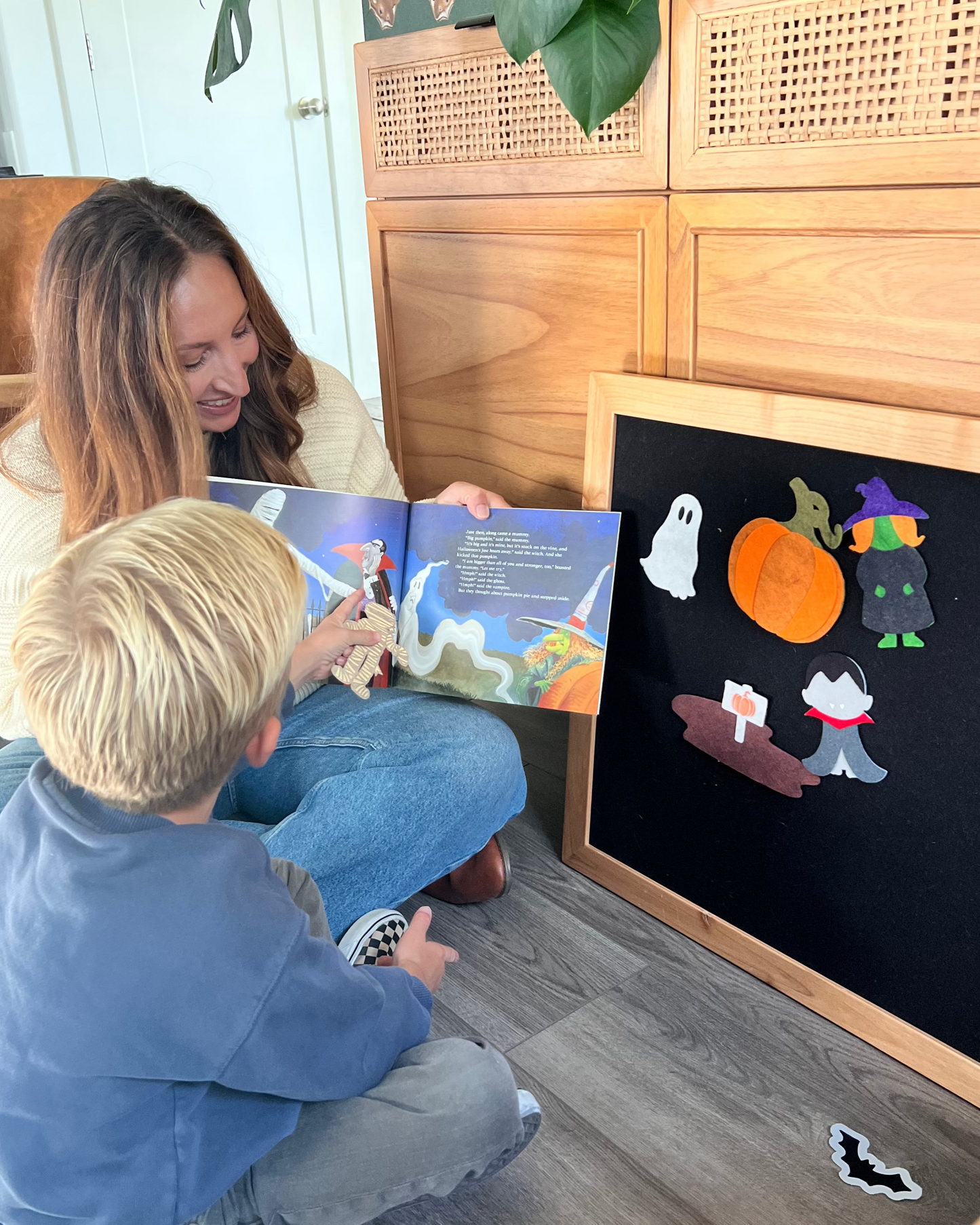 THE MONTHLY BOOK & FELT BOX